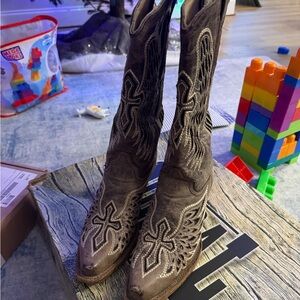 Stylish Embroidered Heeled Boots - Brown